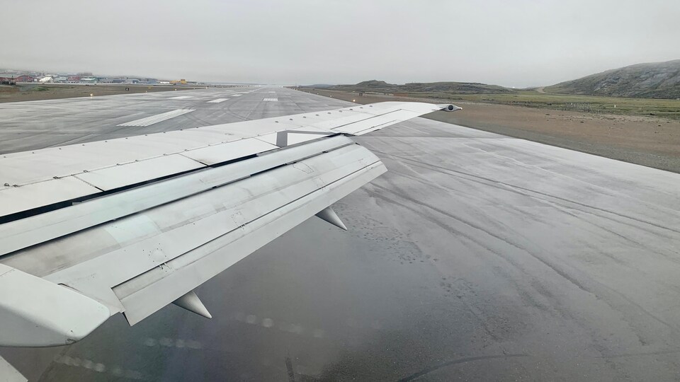 L'aile d'un avion.