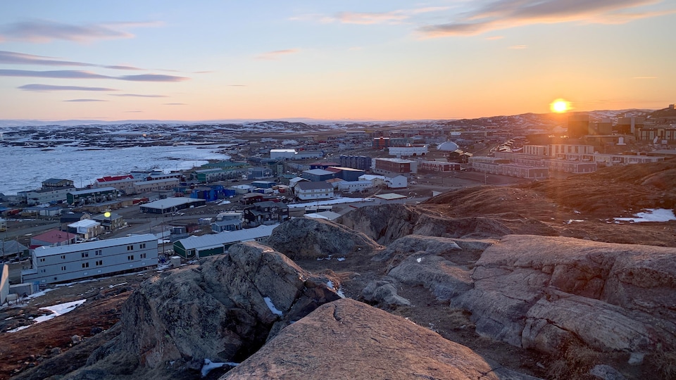 Un coucher de soleil au mois de mai à Iqaluit.