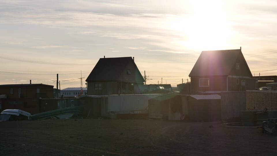 Des maisons d'Iqaluit, au Nunavut.