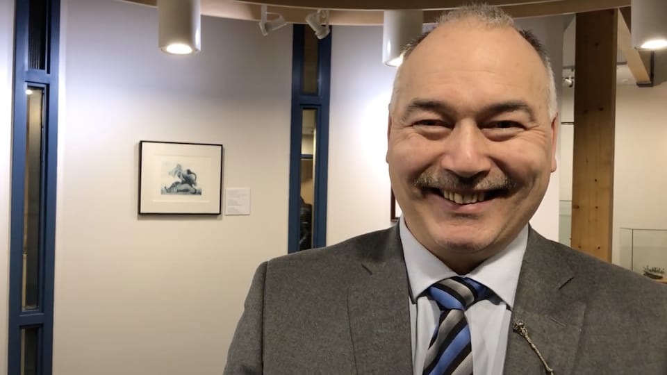 Joe Savikataaq.