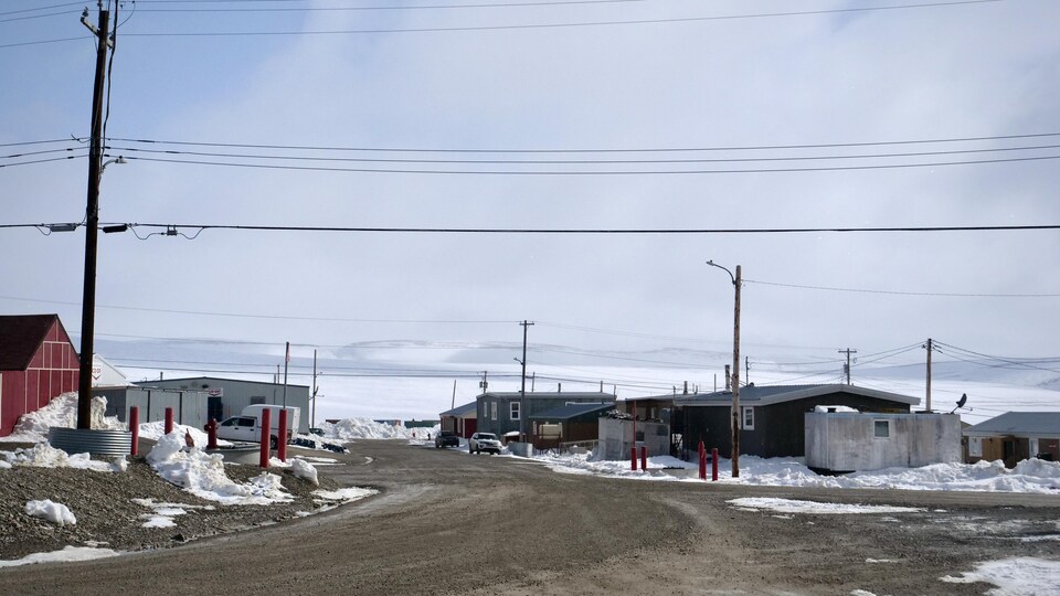 Une rue de Resolute Bay, au Nunavut, en juin 2022.