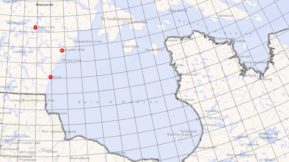 Une carte du sud du Nunavut avec des points rouges.
