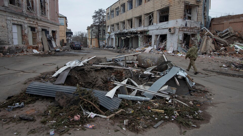  Une partie de la ville d'Okhtyrka est en ruines à la suite de l'invasion russe au printemps dernier.