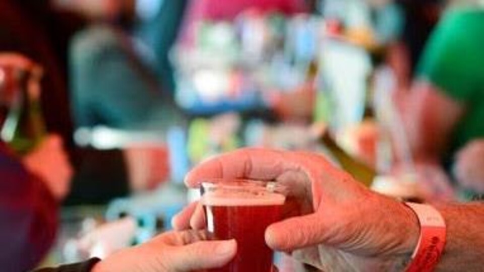 L'Oktoberfest des Acadiens est l'occasion de déguster des bières de toutes sortes.