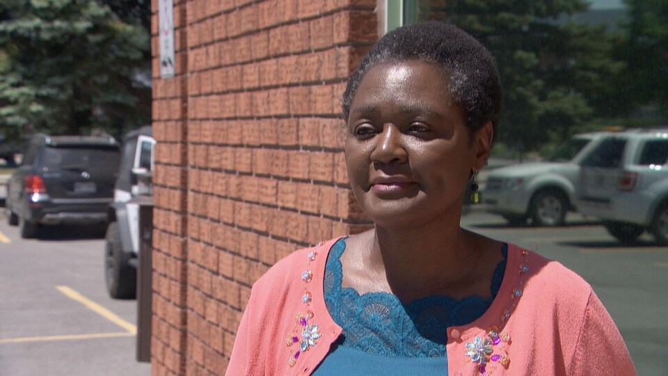 Olive Kamanyana en entrevue avec Radio-Canada l'extérieur.