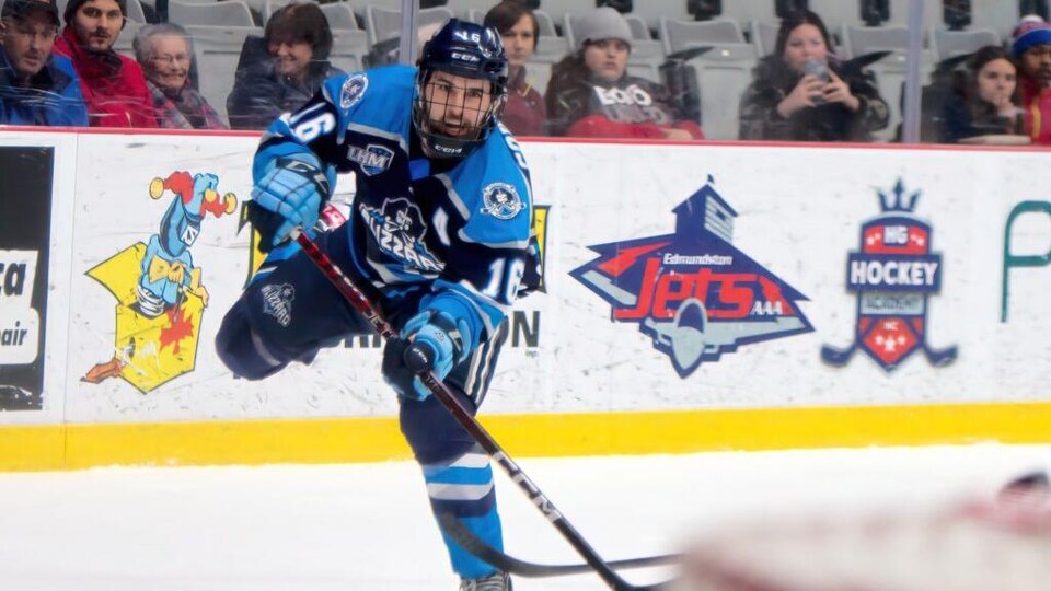 Olivier Coulombe sur la glace.