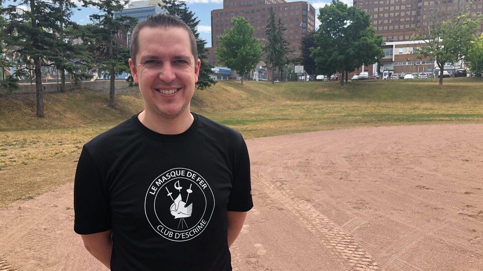 Olivier Tyteca est dans un parc du centre-ville de Gatineau.