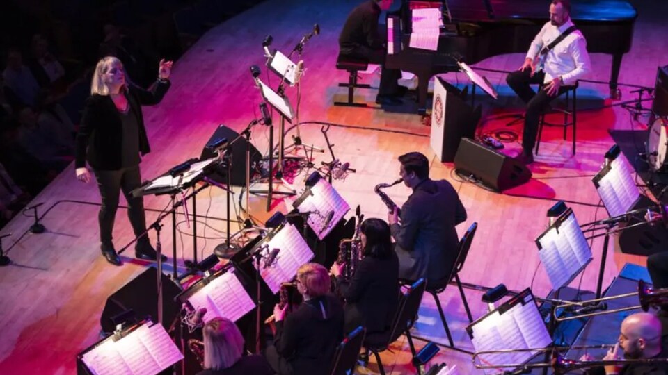 L'Orchestre national de jazz du Canada lors de la première performance fin avril 2022 à Calgary.