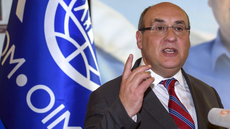 Antonio Vitorino donne un discours à l'Organisation internationale des migrations à Genève, en Suisse.  