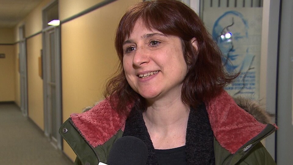 Julie Rousseau, accorde une entrevue à Radio-Canada. 