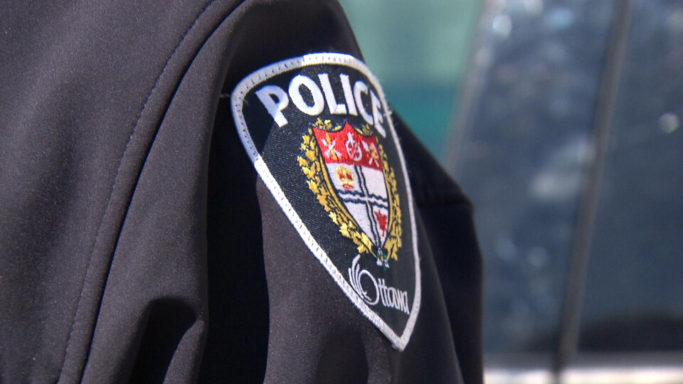 Un écusson du Service de police d'Ottawa.