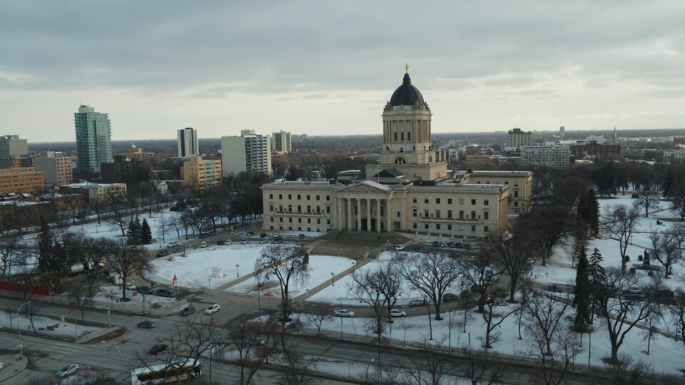 Vue des airs du Palais législatif du Manitoba.