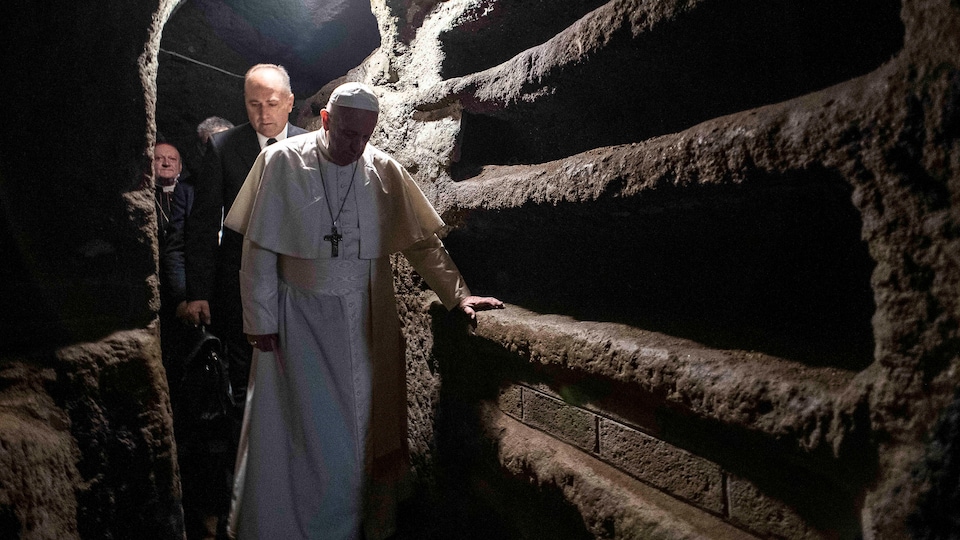 Commémoration des défunts par le pape, dans les Catacombes de Priscille, le 2 novembre 2019 : les Béatitudes ouvrent au chrétien la voie du Ciel Pape-francois-catacombe-de-priscille