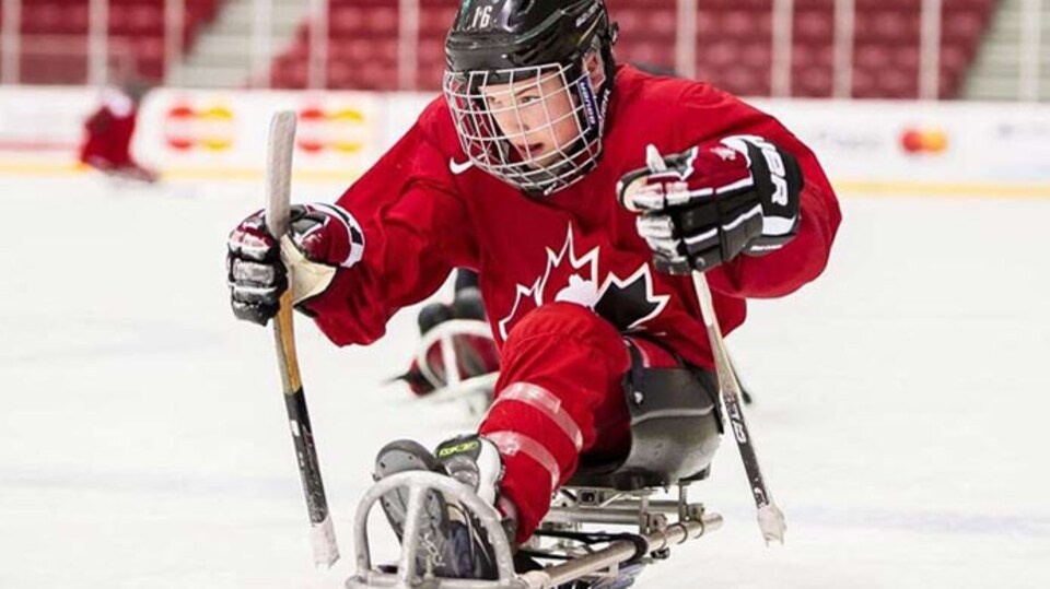 Jacob Leblanc, de Moncton, joue au parahockey.