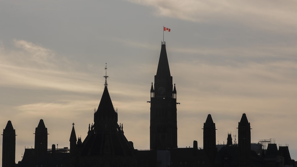 Le parlement canadien dans la pénombre