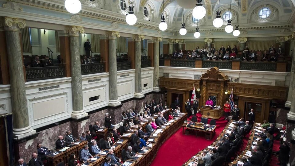 Les élus réunis à l'Assemblée législative de la Colombie-Britannique.