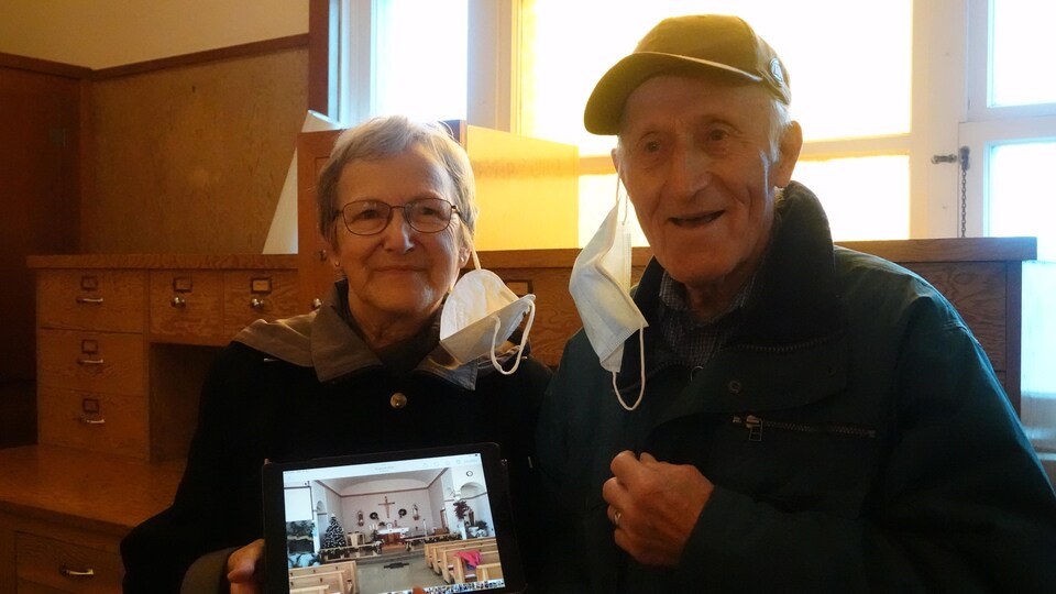 Des paroissiens se recueillent une dernière fois à l’église NotreDame