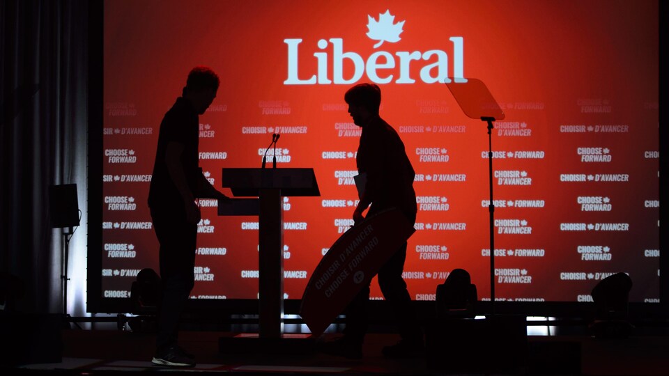 L'estrade à un rassemblement du Parti libéral à Montréal.