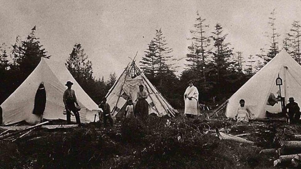 Une photo d'archives d'un campement de la nation passamaquoddy.