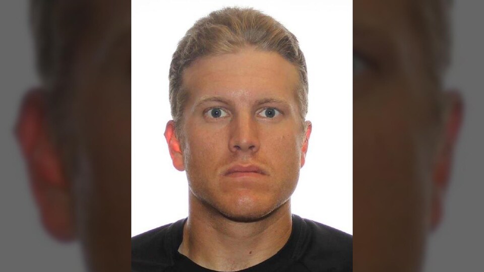 Patrik Mathews vu de face.