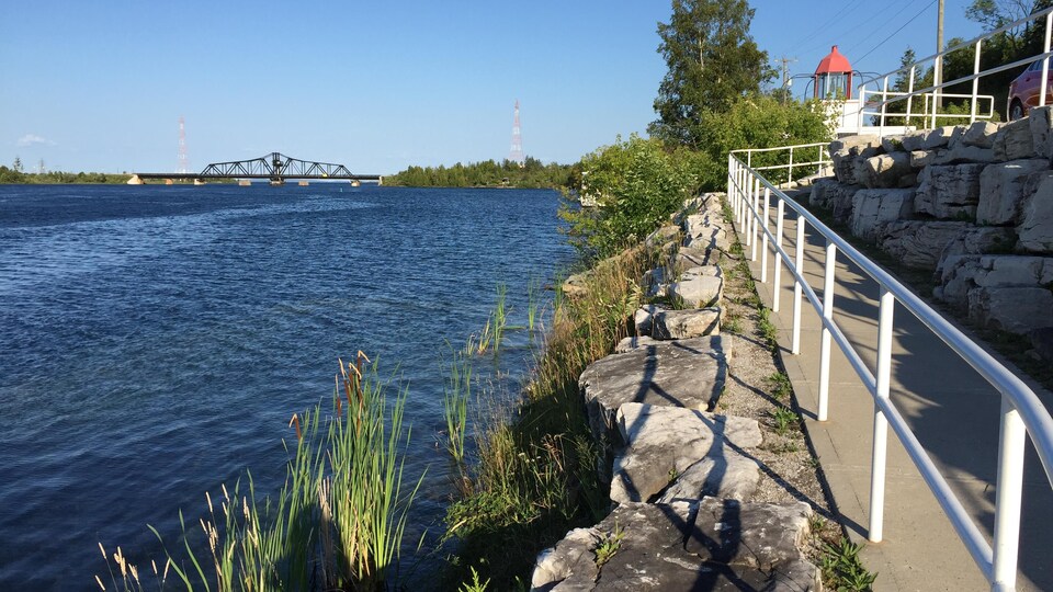 Pont et phare de Little Current, sur l'île Manitoulin
