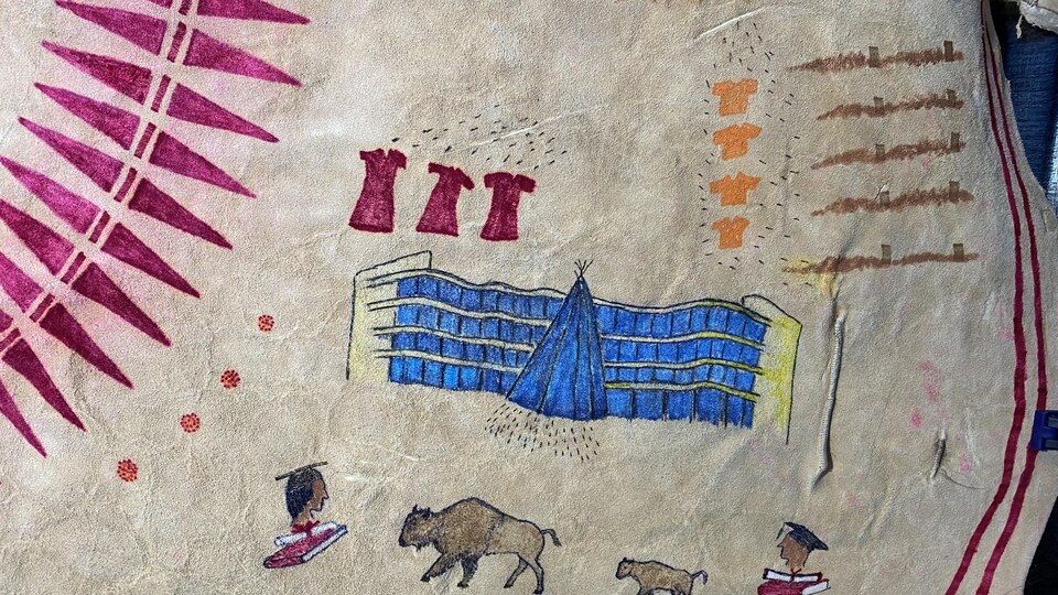 L'Université des Premières nations à Regina, peinte sur une peau de bison. (détail)