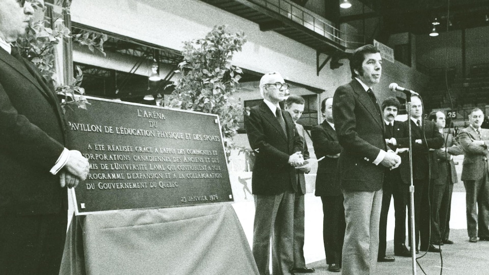 L'inauguration de l'aréna du PEPS en 1976. 