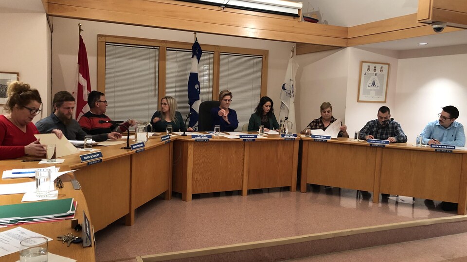 Les membres du conseil municipal lors de l'adoption du budget 2020, le 18 décembre 2018.