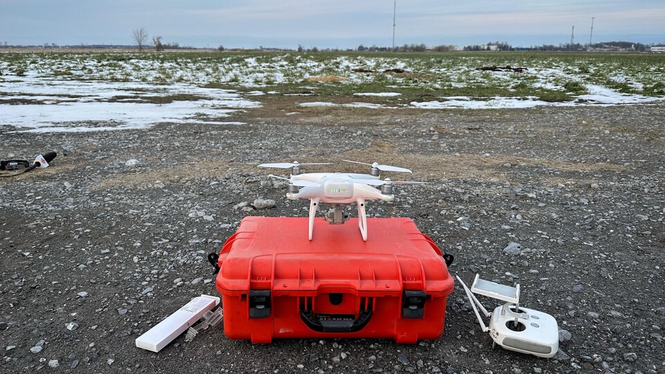 Drone in a field in Montérégie.