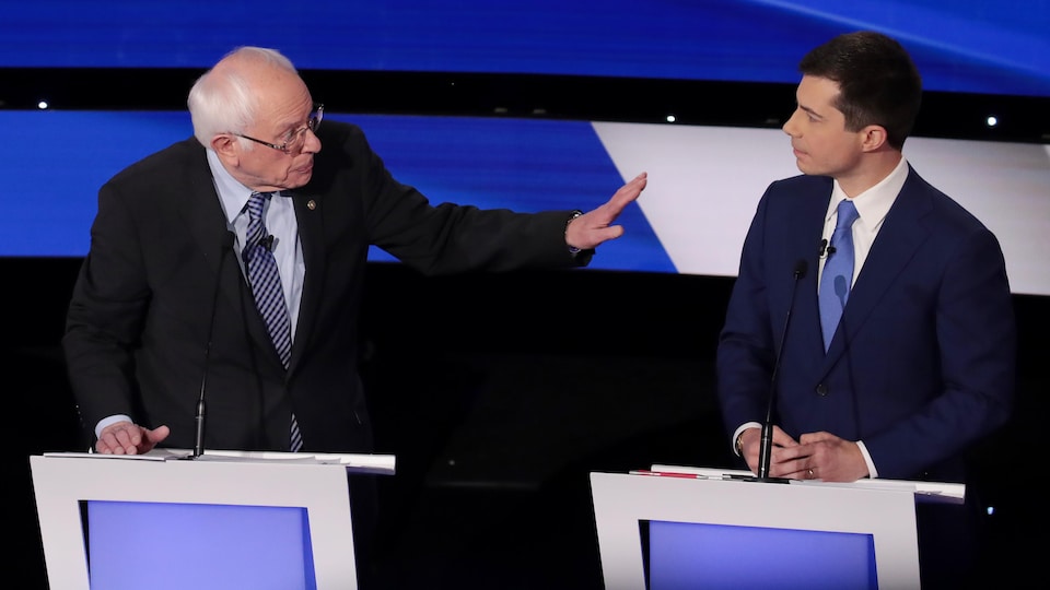 Bernie Sanders et Pete Pete Buttigieg lors d'un débat télévisé diffusé par CNN.