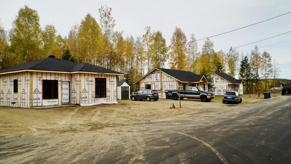 Un nouveau quartier de petites maisons à Shawinigan.