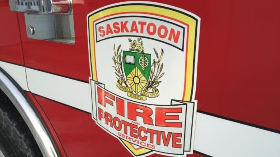 Détail du logo sur un camion de pompiers de Saskatoon
