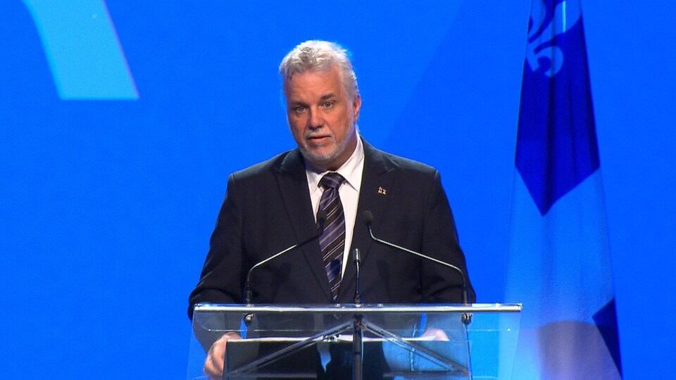 Le premier ministre du Québec, Philippe Couillard, lors de son allocution aux assises de l'UMQ, à Montréal