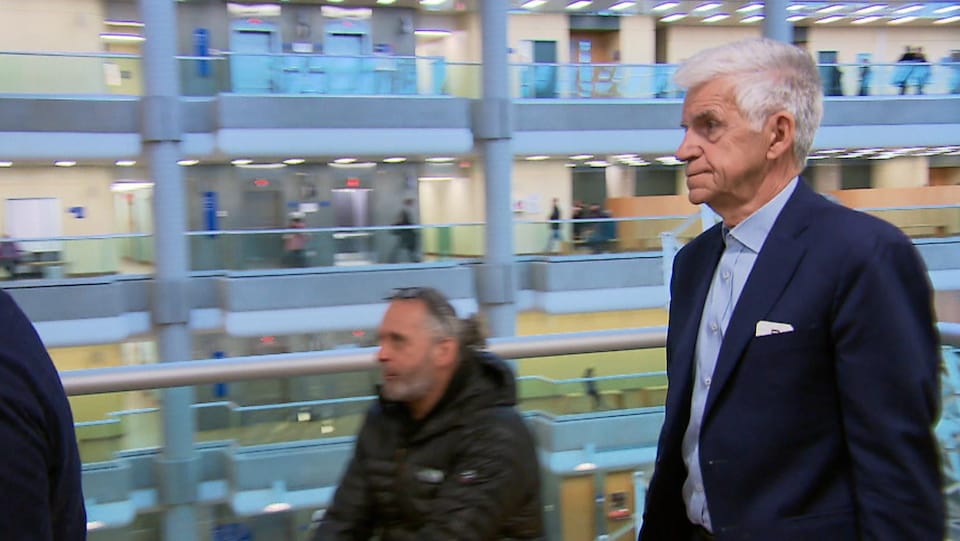 Philippe Thomassin a plaidé coupable à neuf chefs d'accusation en vertu de la Loi sur l'immigration et la protection des réfugiés. On le voit ici au palais de justice de Québec