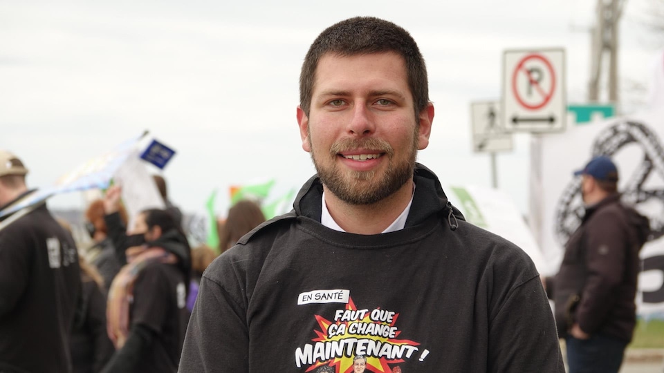 Pier-Luc Bujold, photographié lors de la manifestation du 30 avril.