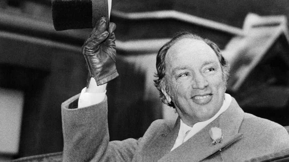 Pierre Elliott Trudeau a voulu miner l'estime des Québécois en 1976, s