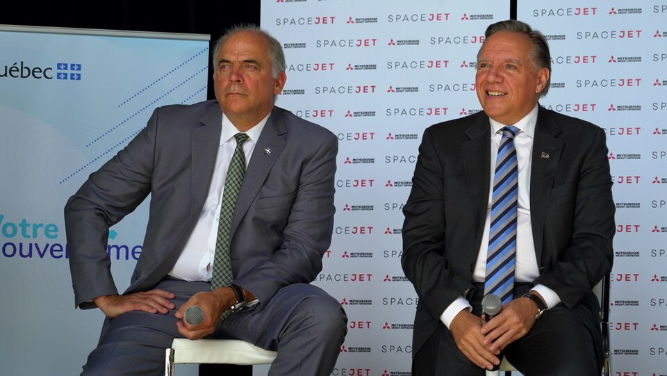Pierre Fitzgibbon et François Legault s'adressent à la presse,