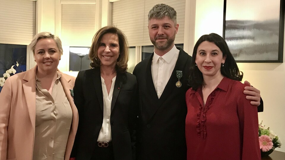 Ariane Moffatt, Kareen Rispal, Pierre Lapointe et Sophie Lagoutte posent debout.