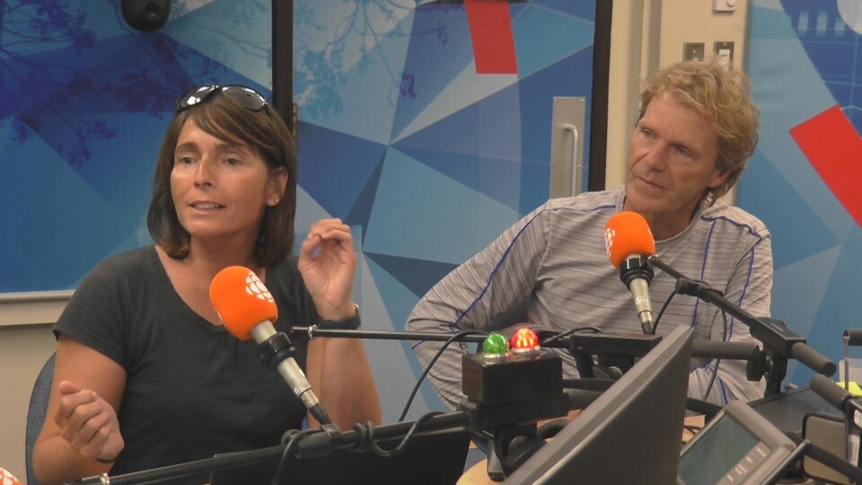 Catherine Laprise et Pierre Lavoie en studio.