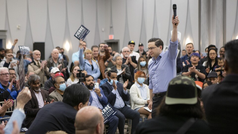 Pierre Poilievre, at a rally, greeted the crowd.