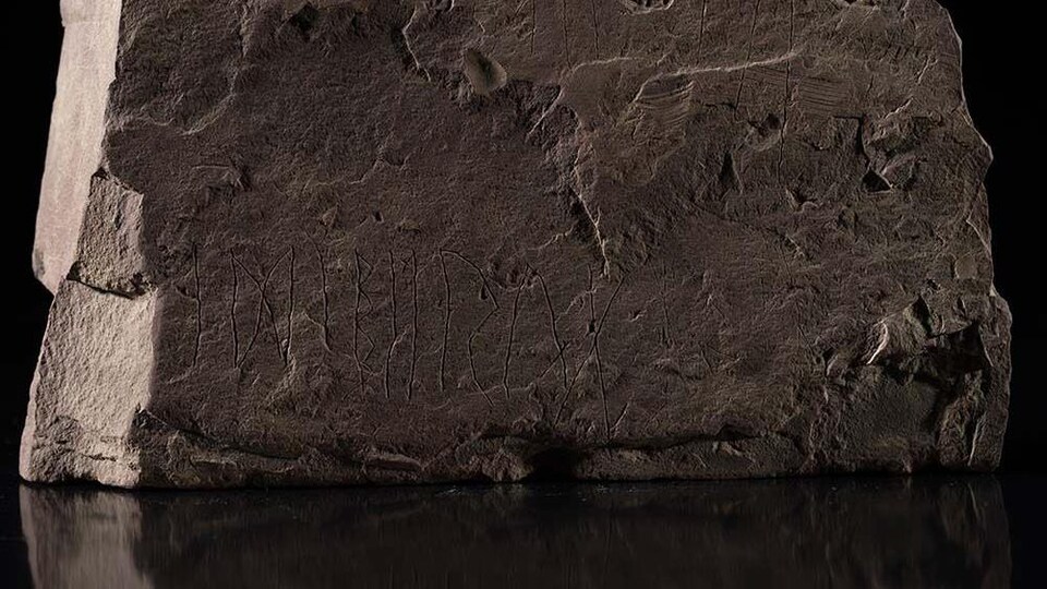 Le détail de la pierre runique découverte en Norvège.