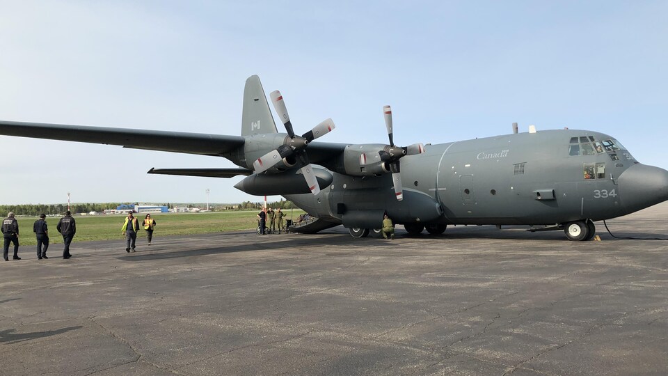 Un avion militaire Hercules.