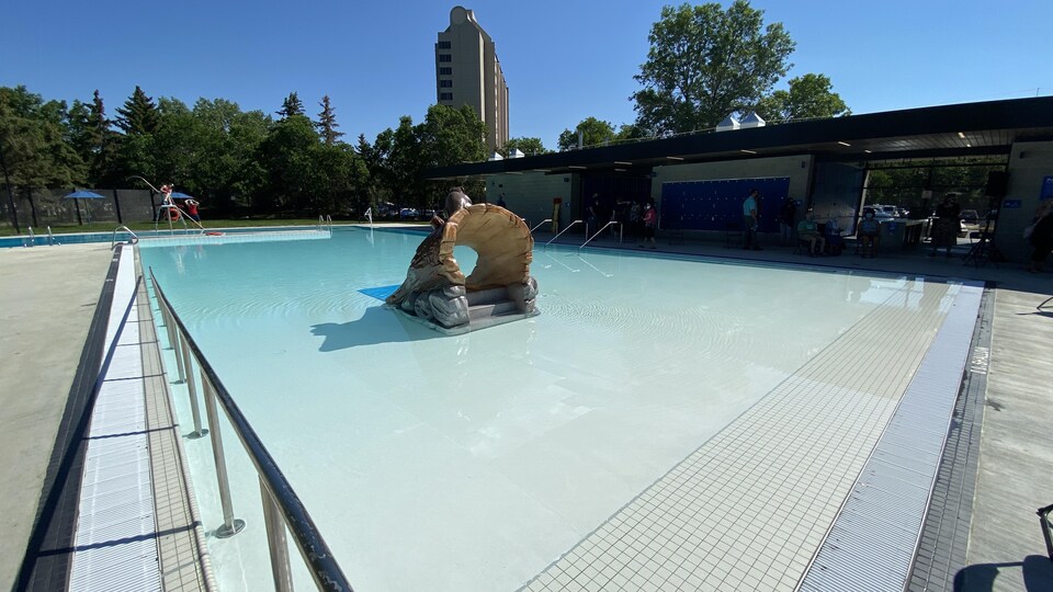 Ouverture de la piscine Maple Leaf à Regina RadioCanada.ca