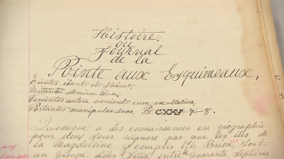 Un papier d'archive de Placide Vigneau, ancien gardien du phare de l'Île des Perroquets, en Minganie