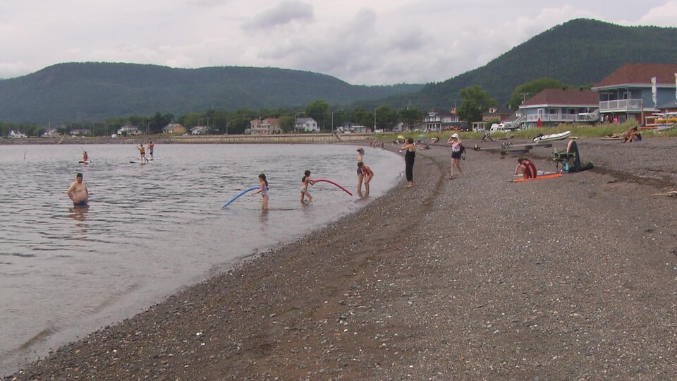 La plage de Carleton-sur-Mer est l'un des endroits de la baie des Chaleurs où l'eau est plus chaude.