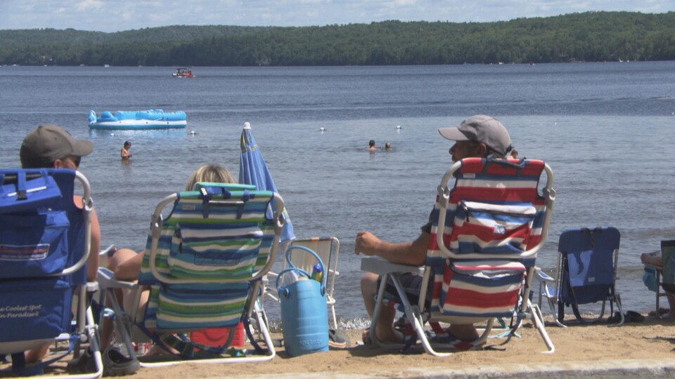 LacauxSables en plein nettoyage, deux jours après la tornade Radio