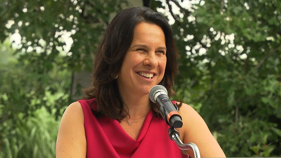 Gros plan de la mairesse de Montréal, Valérie Plante.