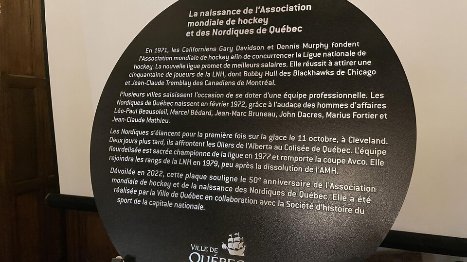 Une plaque soulignant la naissance de l'Association mondiale de hockey et  des Nordiques de Québec sera installée à la place Jean-Béliveau.