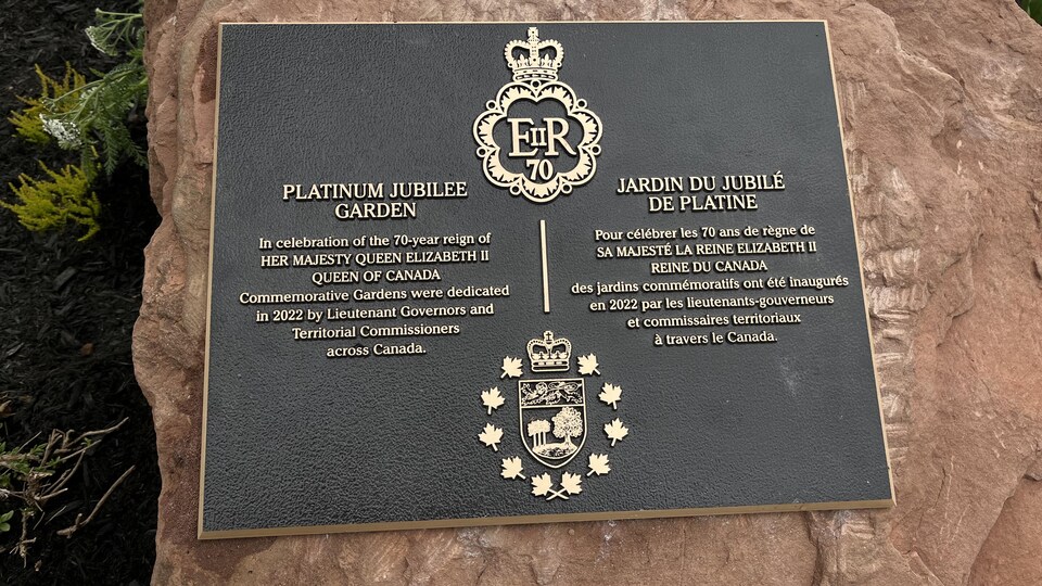 A plaque inaugurating the Platinum Jubilee Garden.