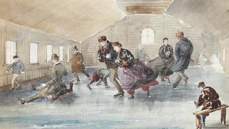 Des patineurs élégants et chaudement vêtus tourbillonnent sur une patinoire intérieure en 1860. Des fenêtres font entrer la lumière naturelle, et un patineur est occupé à mettre ses partins sur un banc, au premier plan.